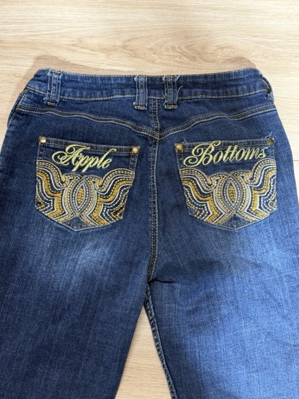 Apple Bottom Youth Girls 16 Capris Long Shorts Gold Embroidered Logo Y2K Vintage